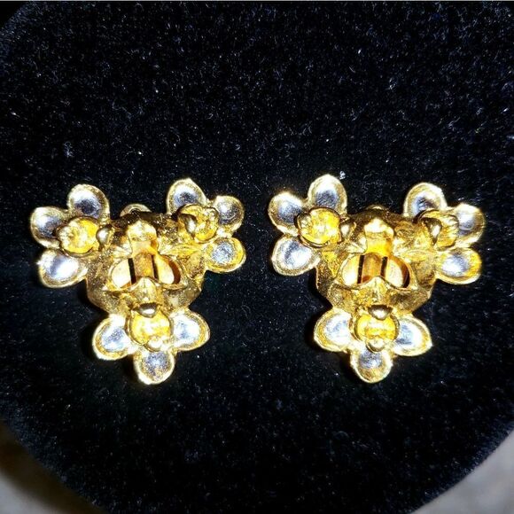 Vintage | Gold Flower Earrings - Picture 1 of 2